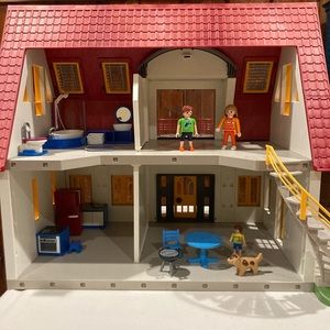 Playmobil Suburban House and accessories
